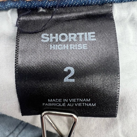 Express Shortie High Rise Distressed Cuffed Hem Jean Shorts Size 2 Women’s - Picture 4 of 6